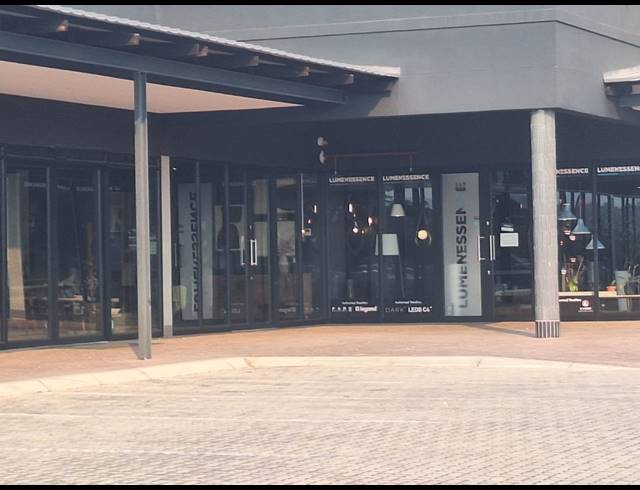 108.50M² RETAIL TO LET IN RIVERSIDE PARK